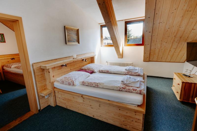 Izba Rodinná izba s dvoma spálňami v Hotelconsults.r.o. – Rodinná izba 5-lôžková